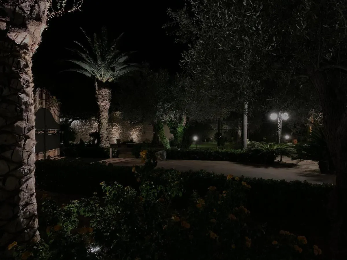 Exlusive Pool Villa - Cascina Relais Comiso