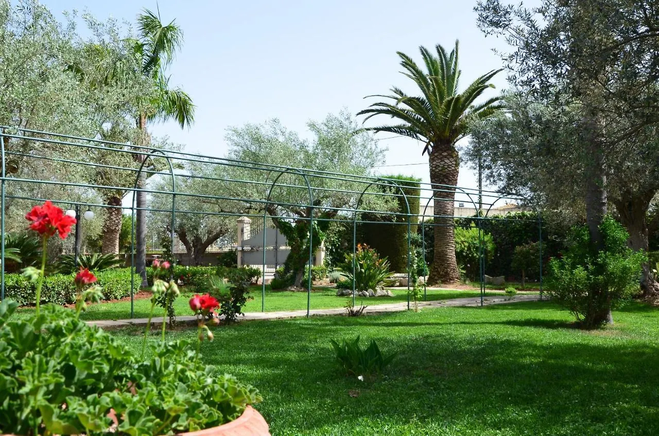 Exlusive Pool Villa - Cascina Relais Comiso